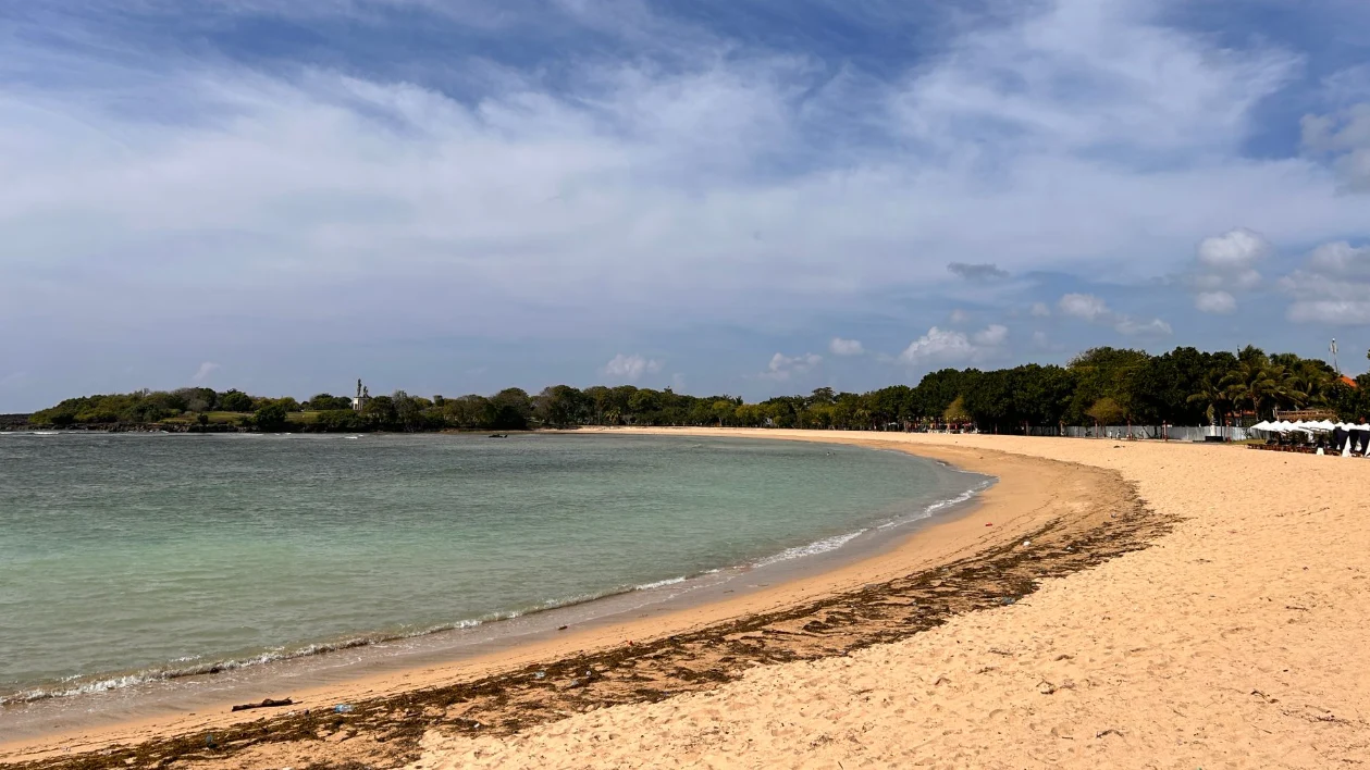Check-out from Seminyak – Transfer to Nusa Dua & Jimbaran Seafood Dinner