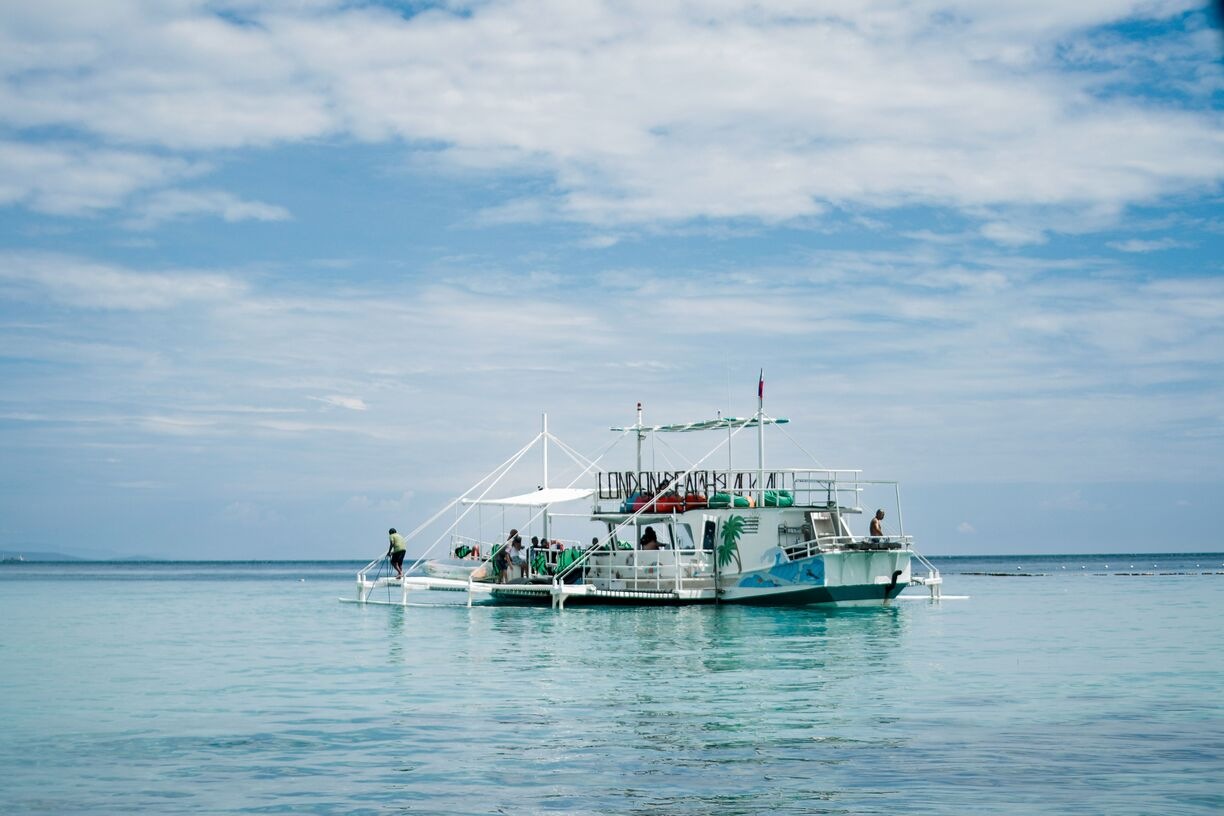 island hopping boat tours